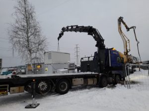 tõstukiga veoauto